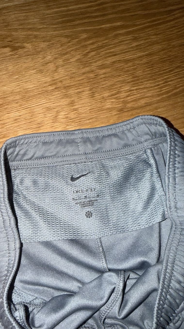 Nike Hosen: nike running gris taille M – Gebraucht aus Moudon von Fernomeno 1