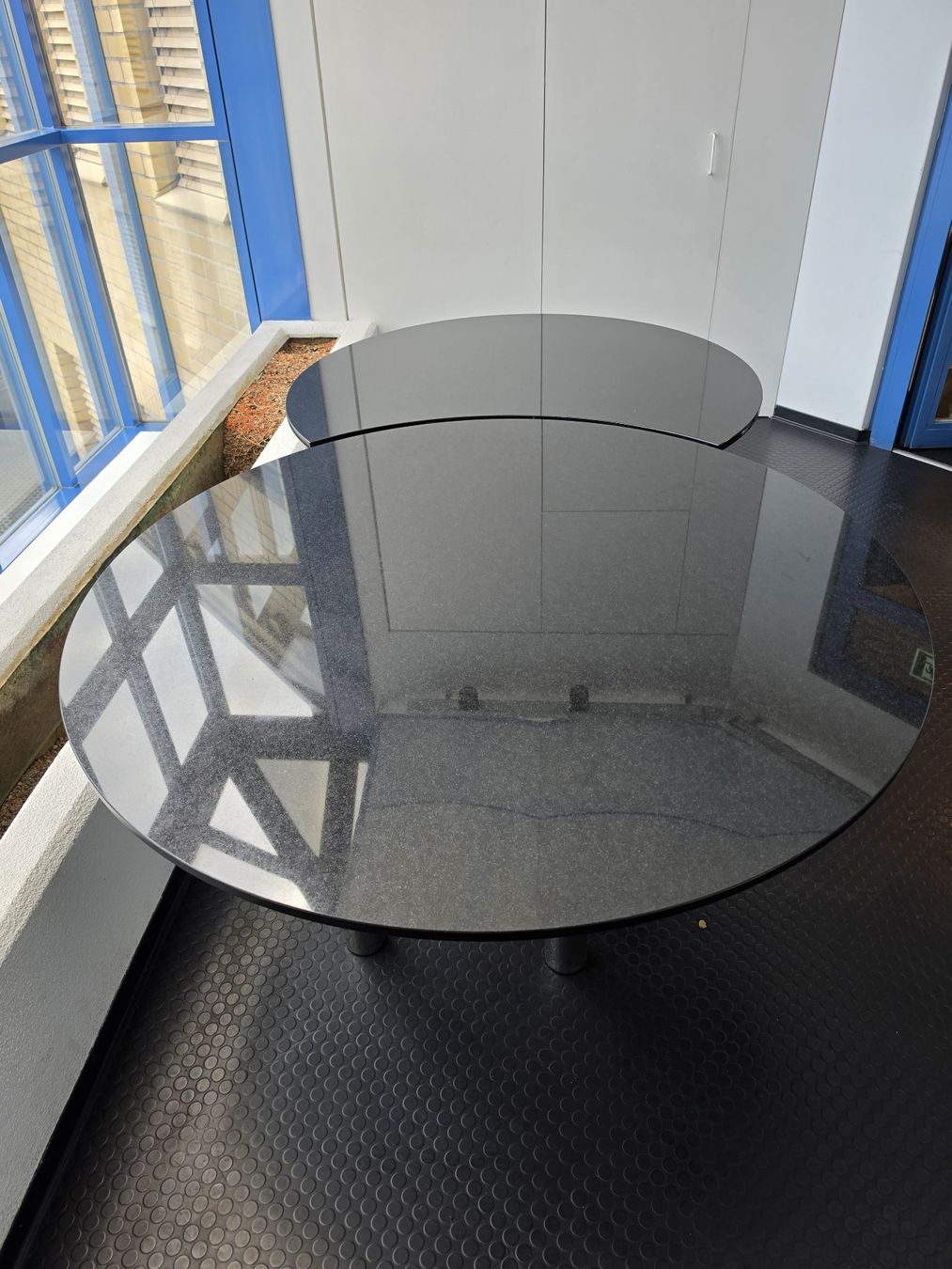 Tische: Tisch – Gebraucht aus Rotkreuz von pic_sq5j