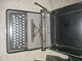 Machine à écrire ancienne ROYAL avec mallette bon état