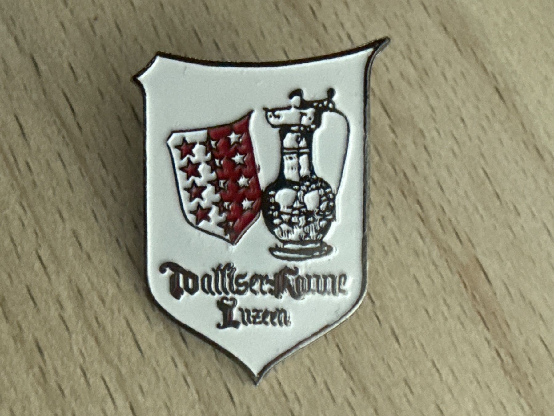 Plaketten & Abzeichen: Pin Walliserkanne Luzern – Gebraucht aus Glattbrugg von Schweigmatt