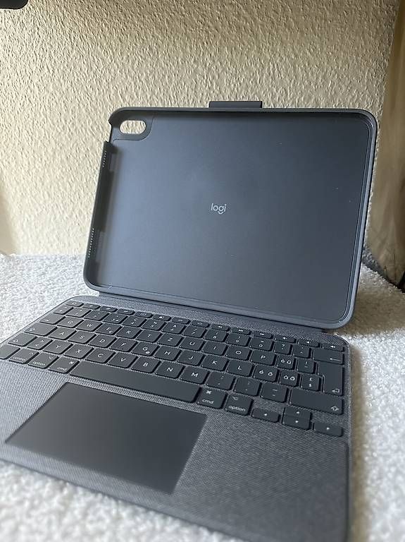 Claviers: Clavier Logitech pour Ipad Combotouch – D'occasion à Boudry par len_2lpk