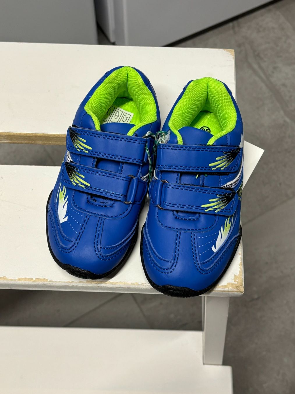 Scarpe per ragazzi: Basket taille 25 neuf – Nuovo (secondo la descrizione) da Salvenach venduto da gwenwywar