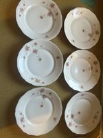 5 assiettes creuses, 5 plates, 5 à dessert + soupière+ plat