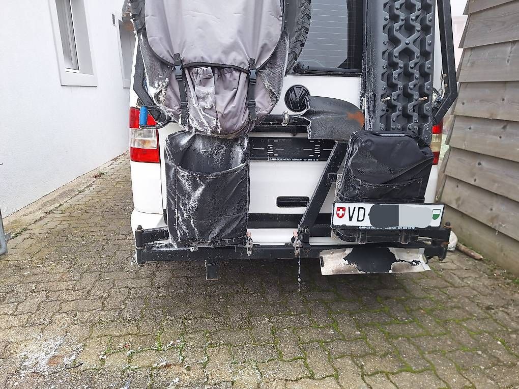 Volkswagen Accessori per altri veicoli: Porte jerrican / support multifonction VW T6/T5 – Usato da Corcelles-le-Jorat venduto da the_5dhm