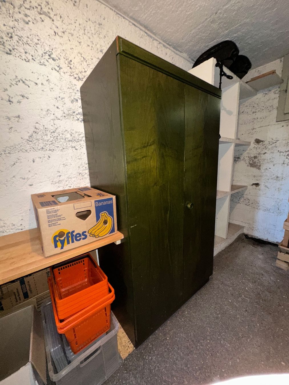 Armoires: Schrank  – D'occasion à Bern par Butzi_L 1