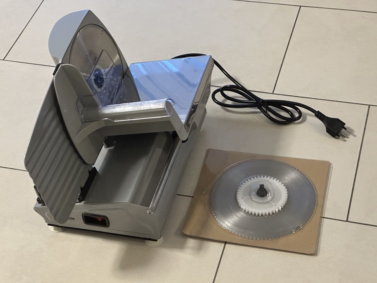 Elettrodomestici da cucina: Aufschnittmaschine Severin inkl.Neu Messer – Usato da Schöftland venduto da lazer04 4