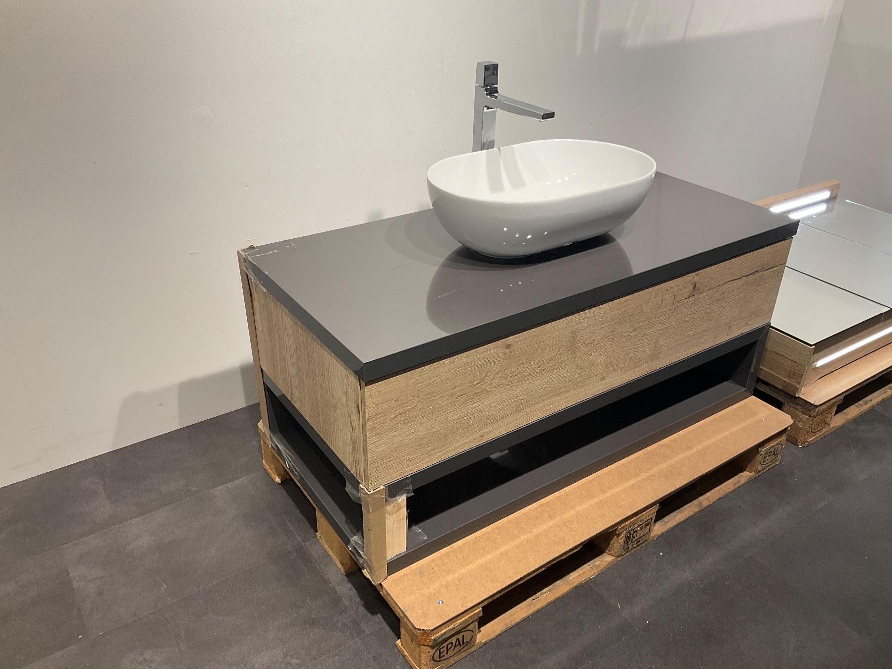 Mobili per bagno: 062 Conform Badmöbelkombination, Holzoptik, grau, 122cm – Nuovo (secondo la descrizione) da Derendingen venduto da Meisterstuecke 1