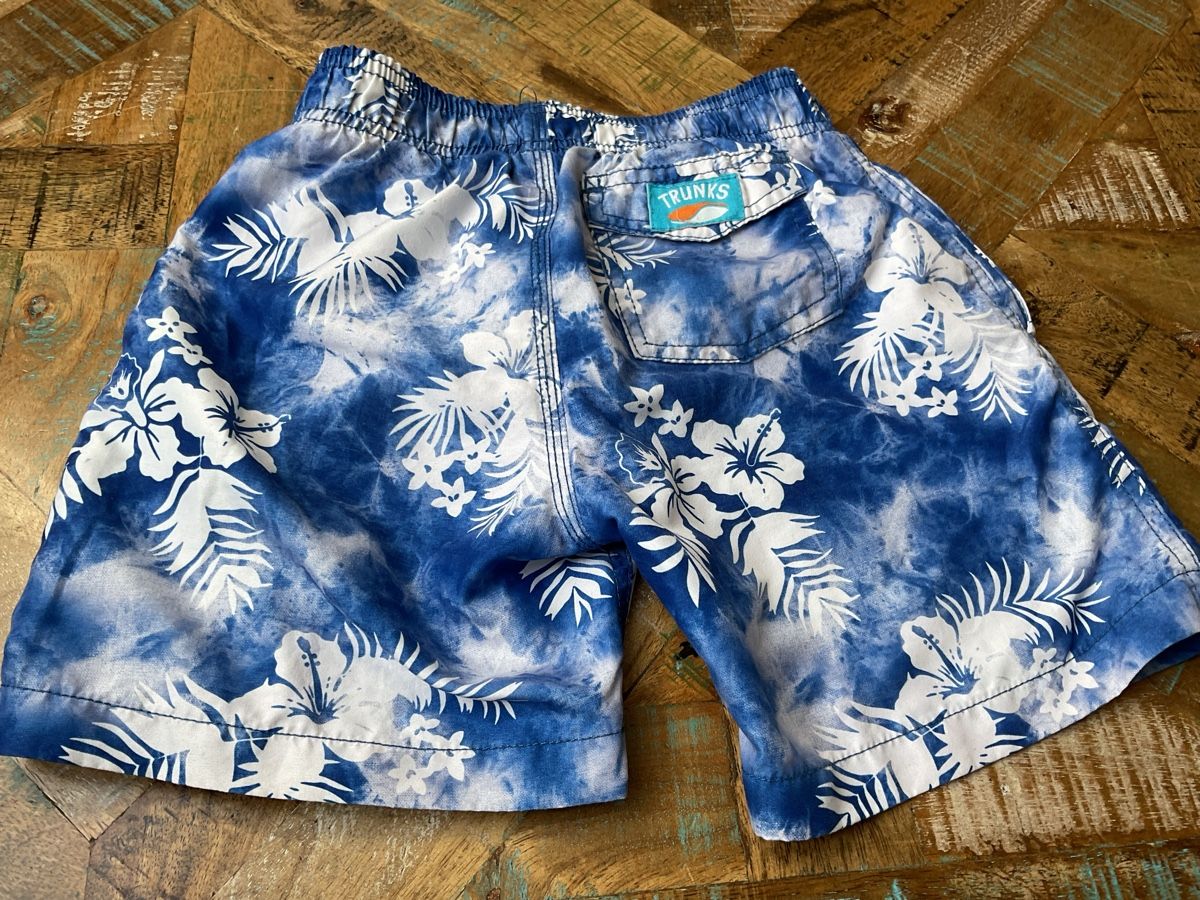 Lotti & Set di vestiti: 3 Badehosen Gr. 128 – Usato da Bachenbülach venduto da Sybeco 3