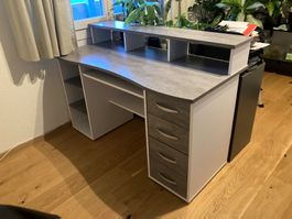 Bürotisch / Schreibtisch / Pult