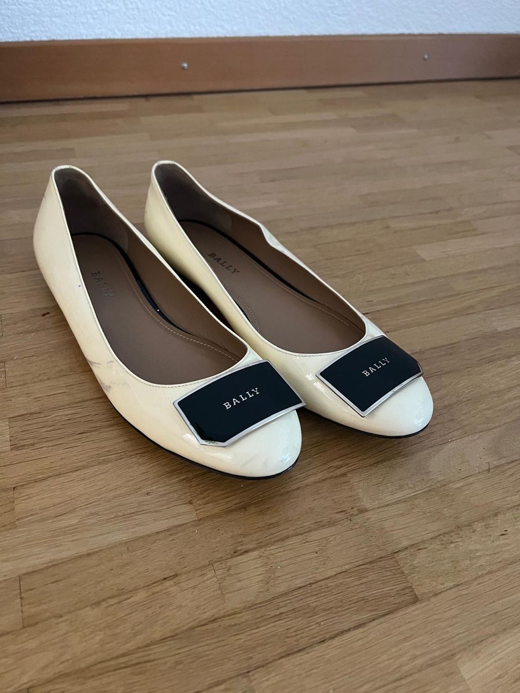 Bally Scarpe da donna: Bally Ballerinas Gr. 38 Lackleder Creme – Usato da Jona venduto da admirvukovic 5
