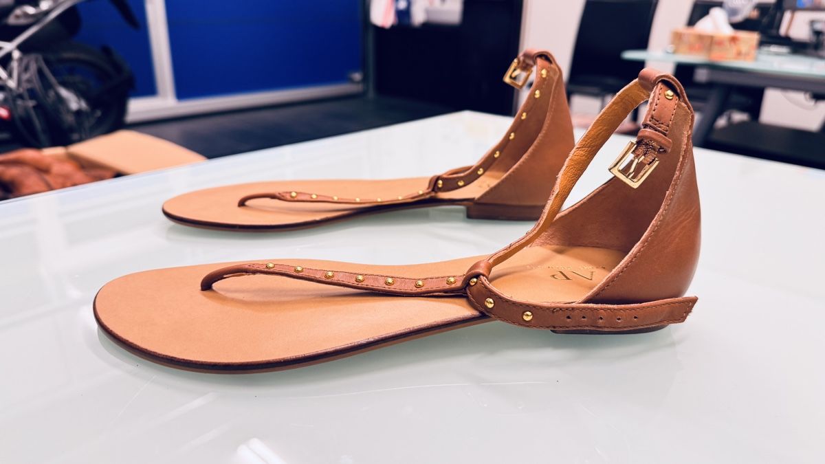 Scarpe da donna: Sandalen, echt Leder Grösse 39 neu – Nuovo (secondo la descrizione) da Fällanden venduto da Limousinenswiss 2