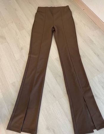 Bershka Stoffhose mit Schlitz, Gr. S