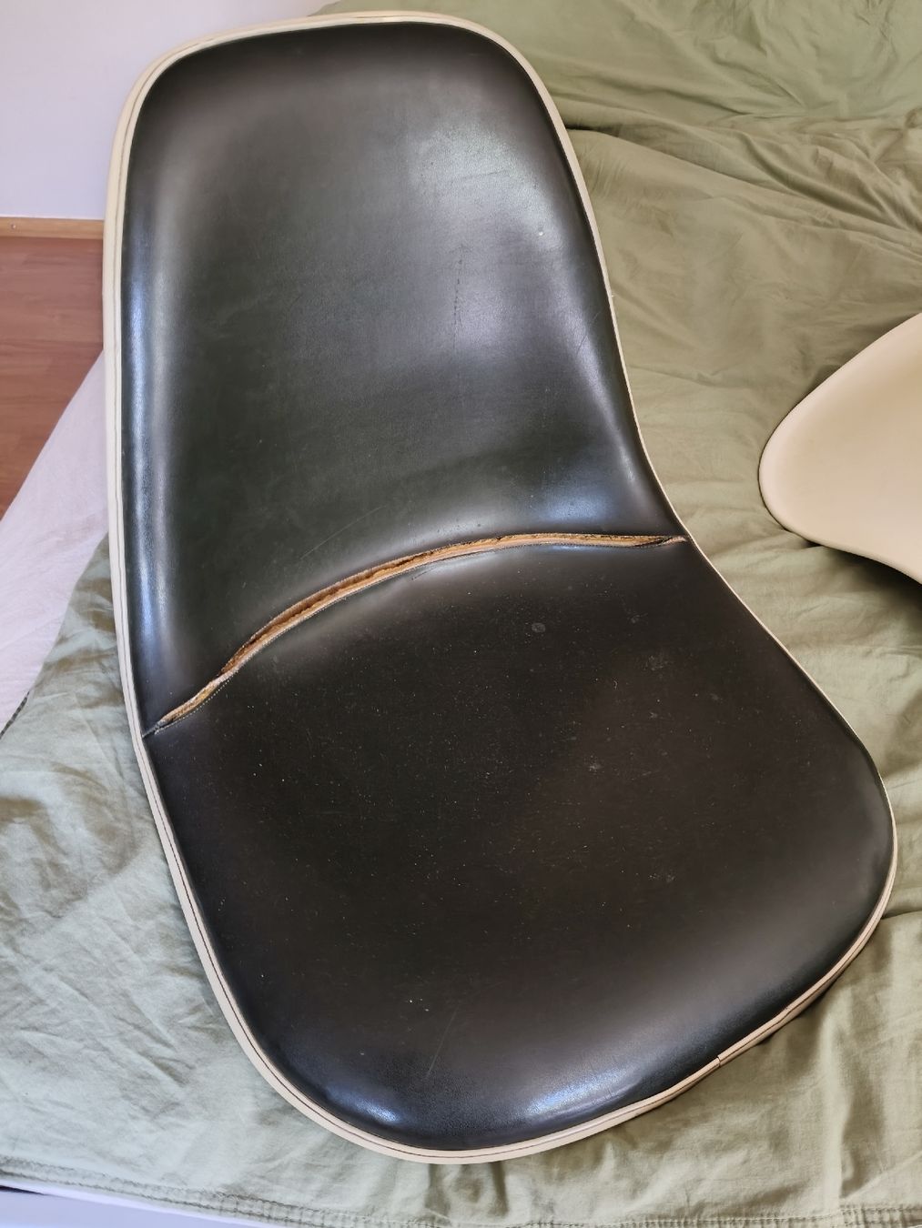 Vitra Poltrone: 3x Vitra zu verkaufen, zweimal eine Schale – Usato da Zürich venduto da FlorinGasser 4