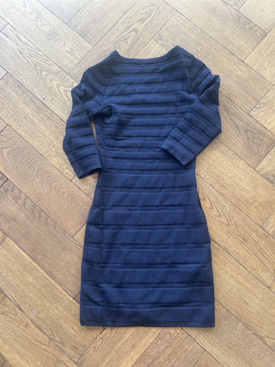 Mango Kleider: Robe courte Mango bleu foncé texture rayée taille M – Gebraucht aus Walenstadt von Unianrig 1