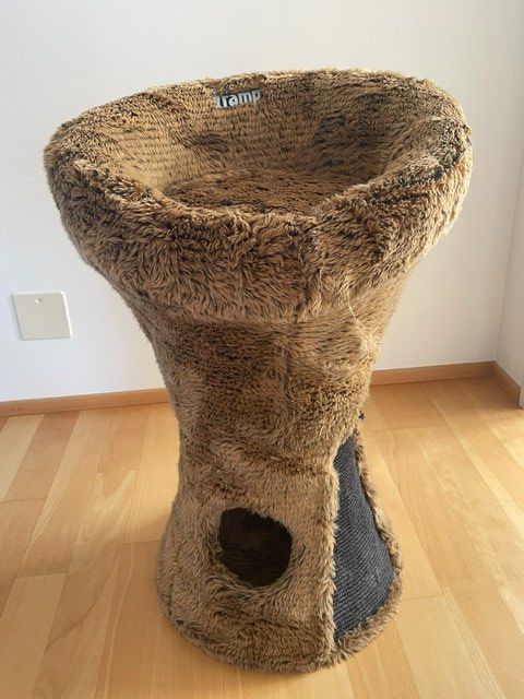 Tiragraffi: Katzenbaum / Katzenhöhlen – Usato da Tecknau venduto da hoteck