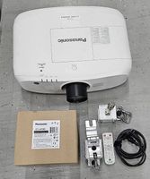 Panasonic PT-EZ580LE Projektor inkl. Ersatzlampe
