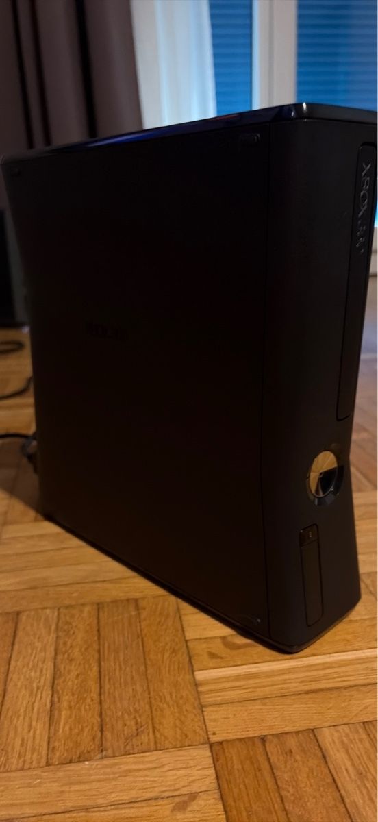 Microsoft Konsolen: Xbox 360 Slim(Roter Kreis) – Defekt aus Zürich von eug_5qwt 2