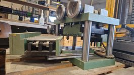 Präzisions‑Richtwerk mit Hydraulikantrieb, 19 Richtrollen