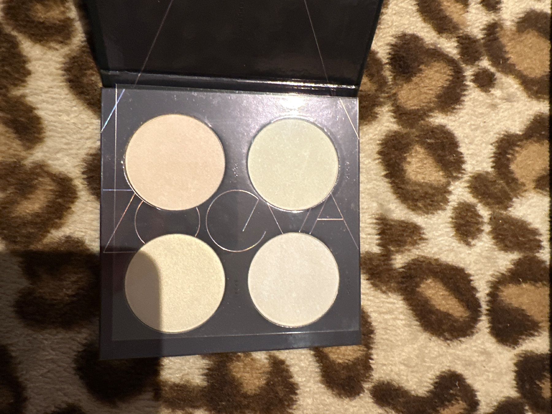 Zoeva Maquillage: Zoeva Highlighter – Neuf avec emballage d'origine à uzwil par Semkii.j 1
