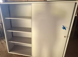 Schiebetür-Aktenschrank