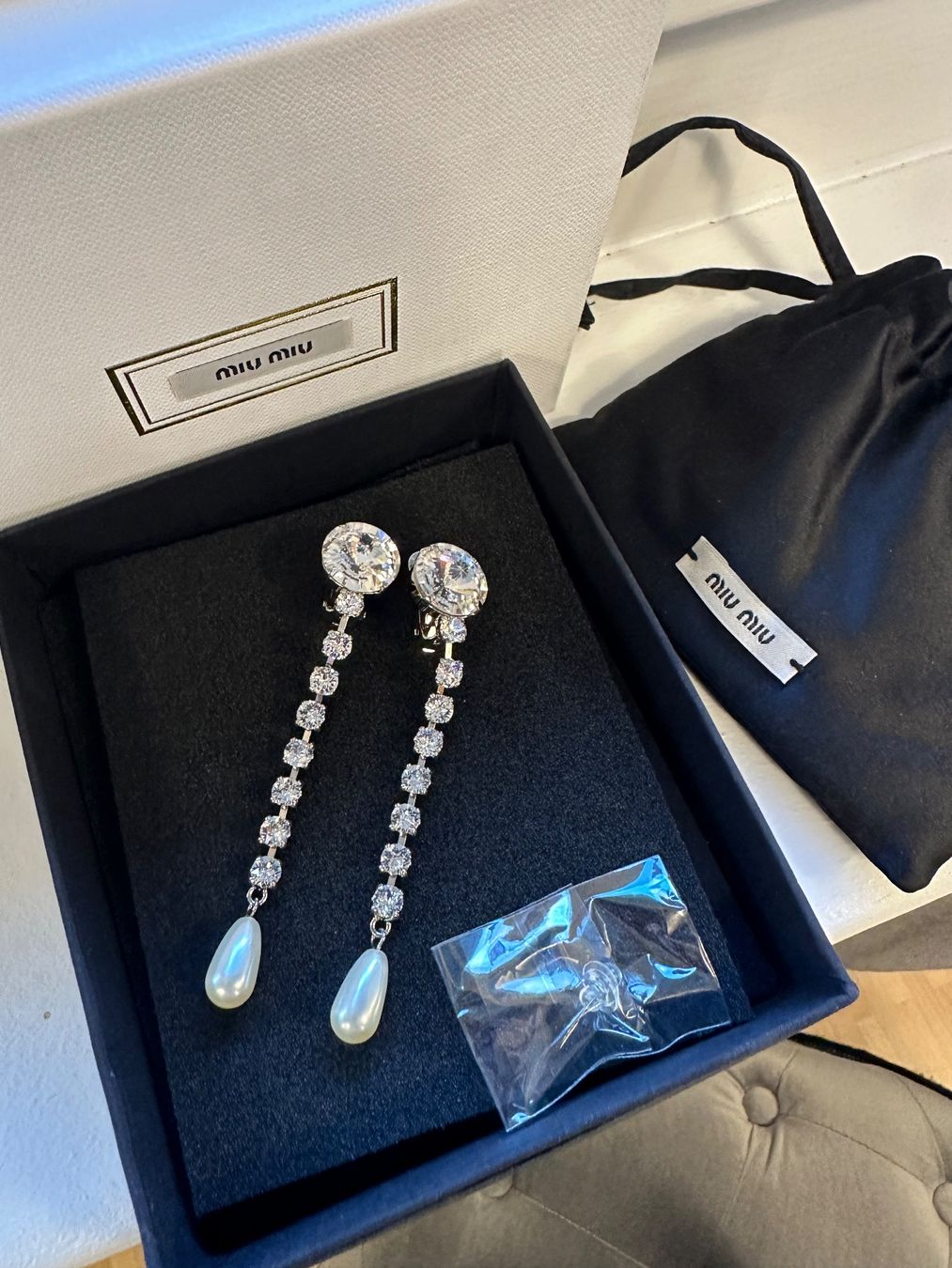Miu Miu Ohrringe & -stecker: Miu Miu Ohrring – Neu und originalverpackt aus Luzern von Miausie 1
