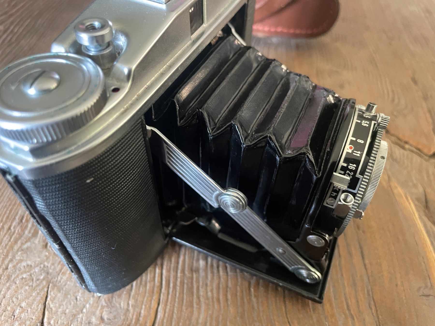 Agfa Fotocamera: Agfa Isolette II Faltkamera mit Ledertasche – Usato da Volketswil venduto da rubin74 4