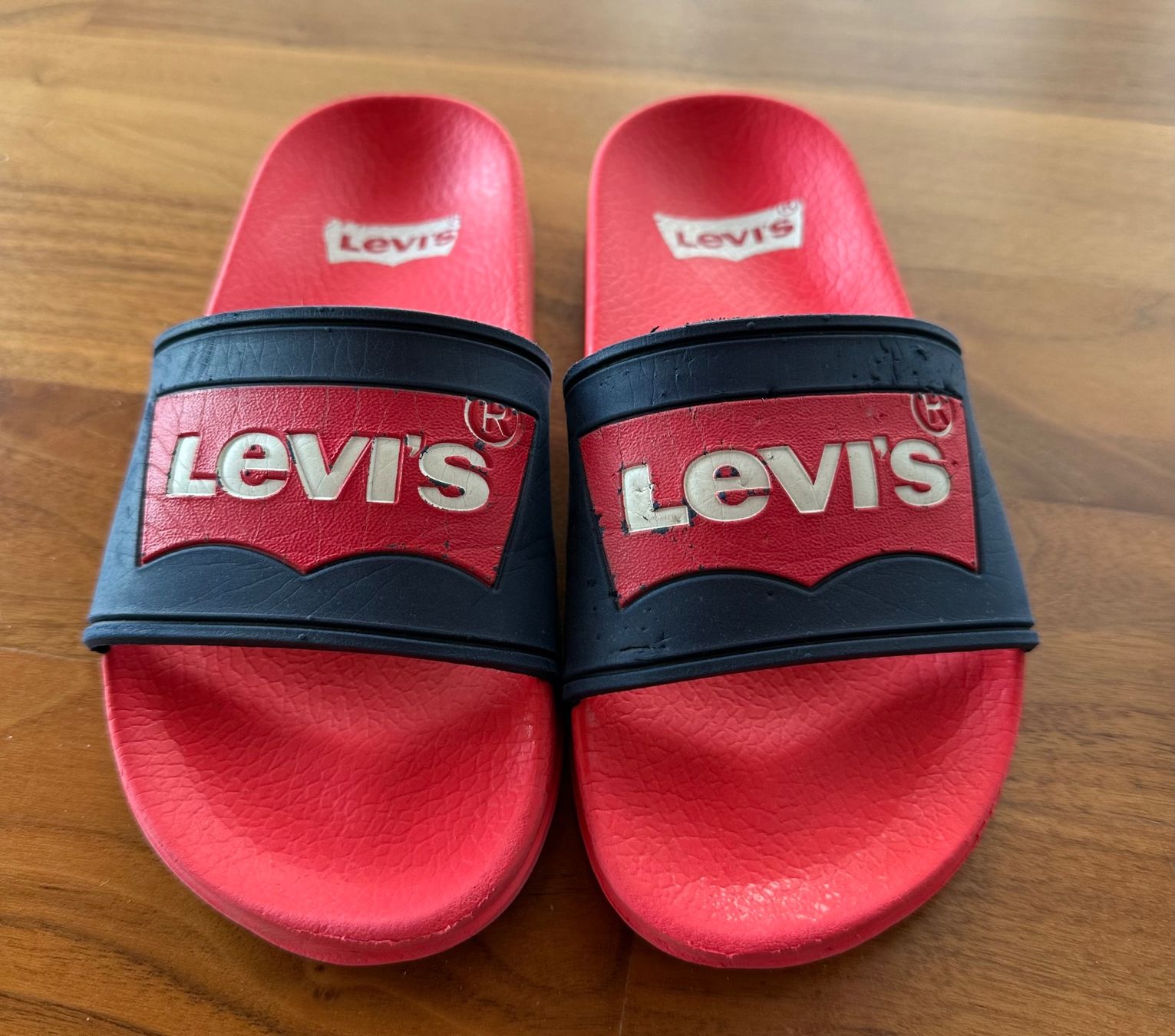 Levi's Scarpe per ragazzi: Infradito Levi’s – Usato da Castel San Pietro venduto da Moregi 1
