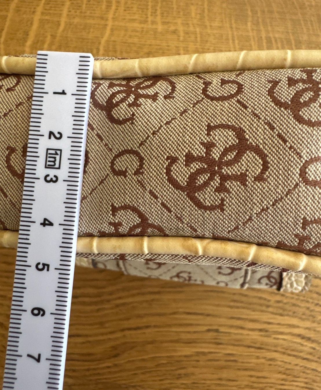 Guess Taschen für Damen: Mini Y2K Guess Handtasche – Gebraucht aus Balsthal von armenharut 8