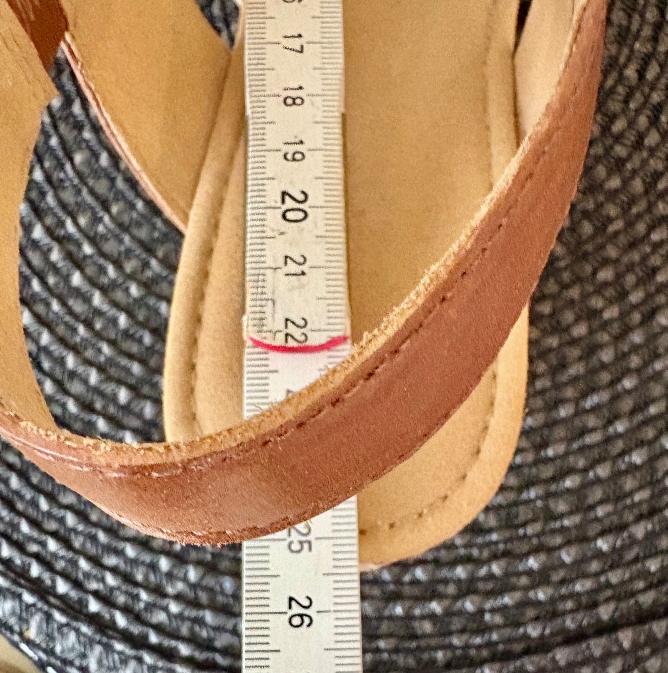 Damenschuhe: Schöne Sandalen in Leder, Größe 6,5 – Gebraucht aus Magden von Mikkaj 5