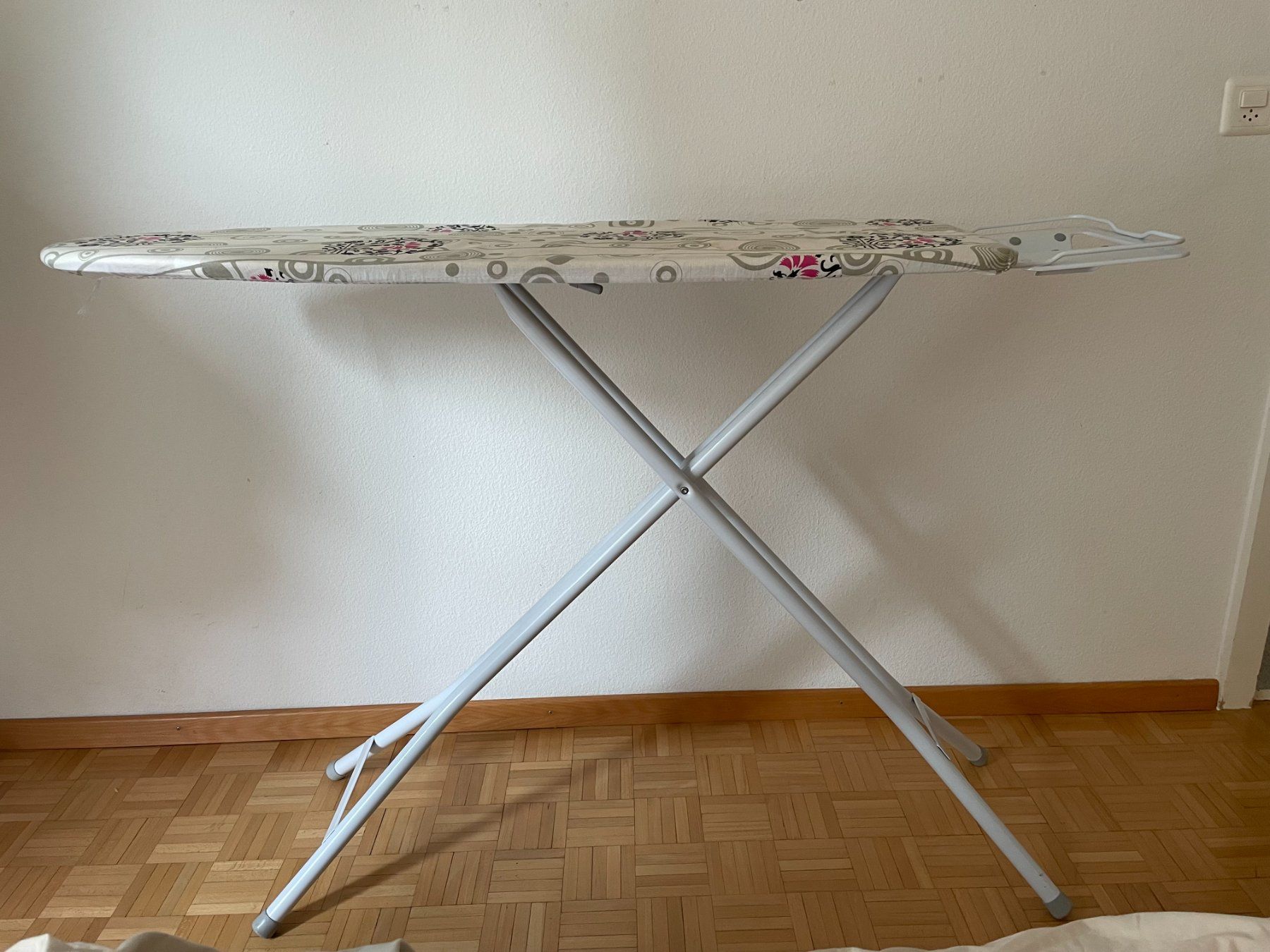 Planches à repasser: Bügelbrett mit abnehmbarem Bezug – D'occasion à Zürich par LaSorella 2