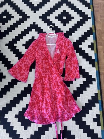 Sommerliches Wickelkleid mit Blumenmuster, Grösse S