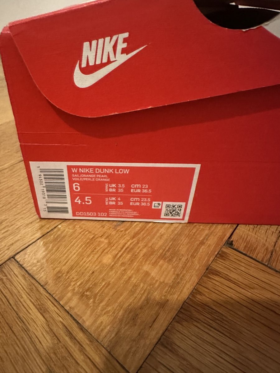 Nike Chaussures femmes: Nike Dunks – D'occasion à Basel par lar_vkr5 4