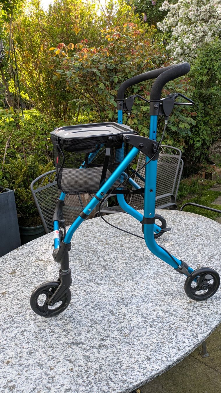Ausili per la deambulazione: Actimo Rollator – Usato da Adliswil venduto da Marfraad 3