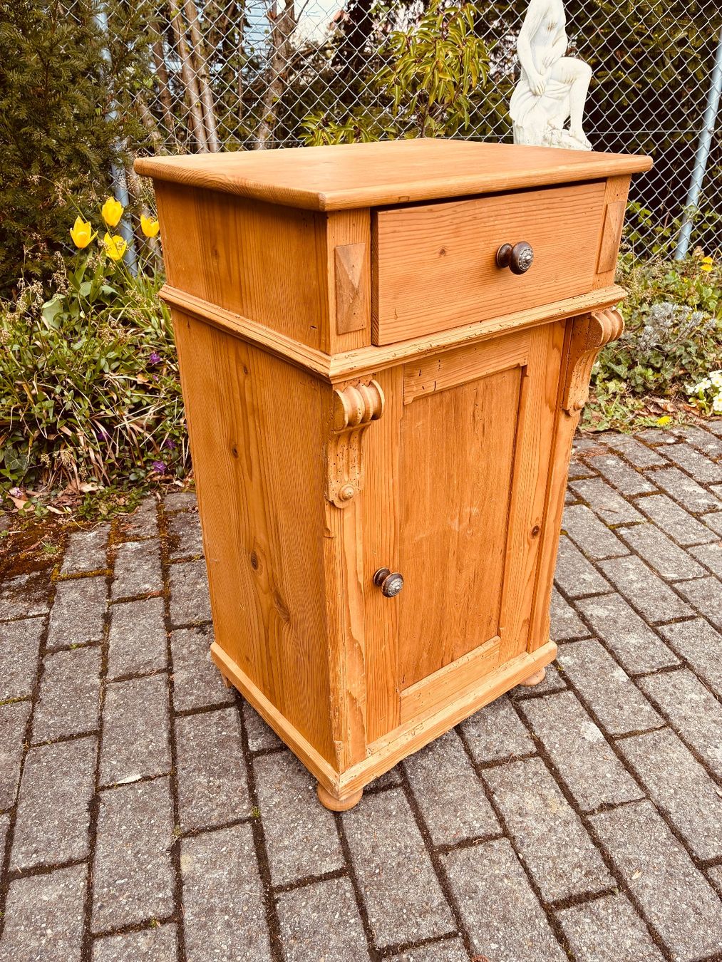 Comodini: Altes originales Nachttischlein – Usato da Lyss venduto da Marylinn58