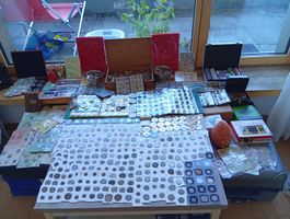 Più di 50 kg di monete con pepite in oro e monete in Argento