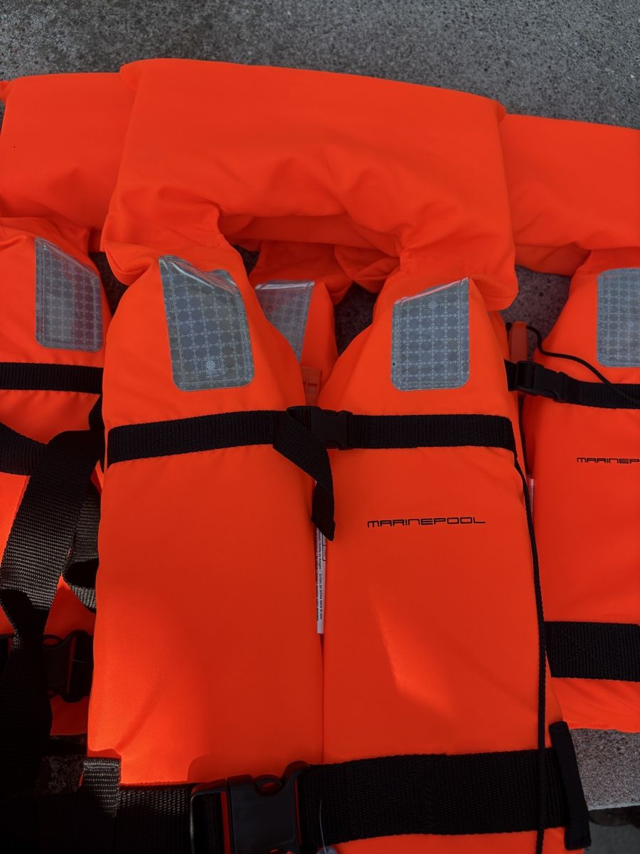 Helly Hansen Giubbotti di salvataggio: Rettungswesten 3x Erw. 1x Kind – Usato da Oppikon venduto da Sunnysideup 2