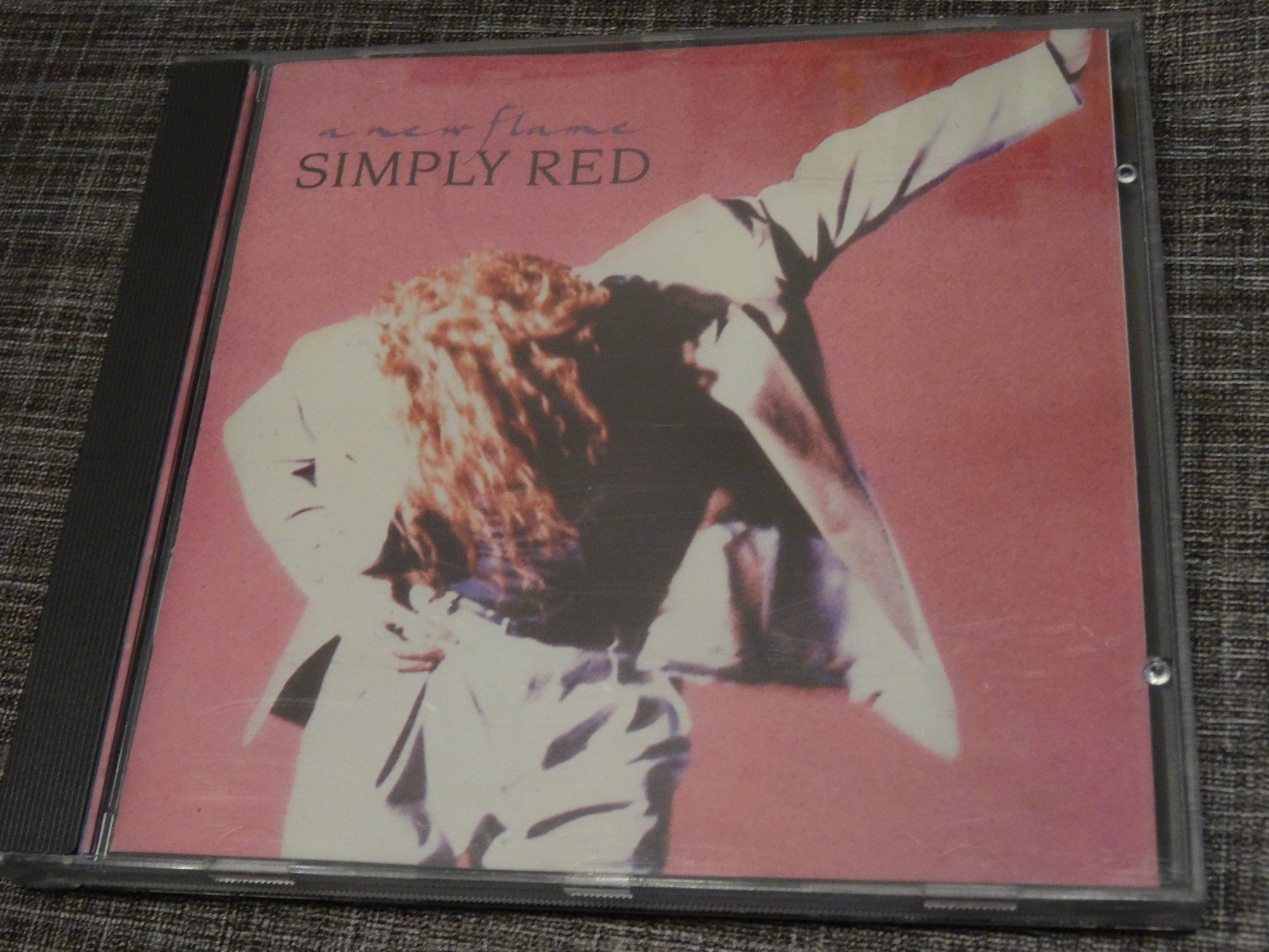CD: Simply Red - A New Flame CD – Usato da Olten venduto da Disc-Ausverkauf