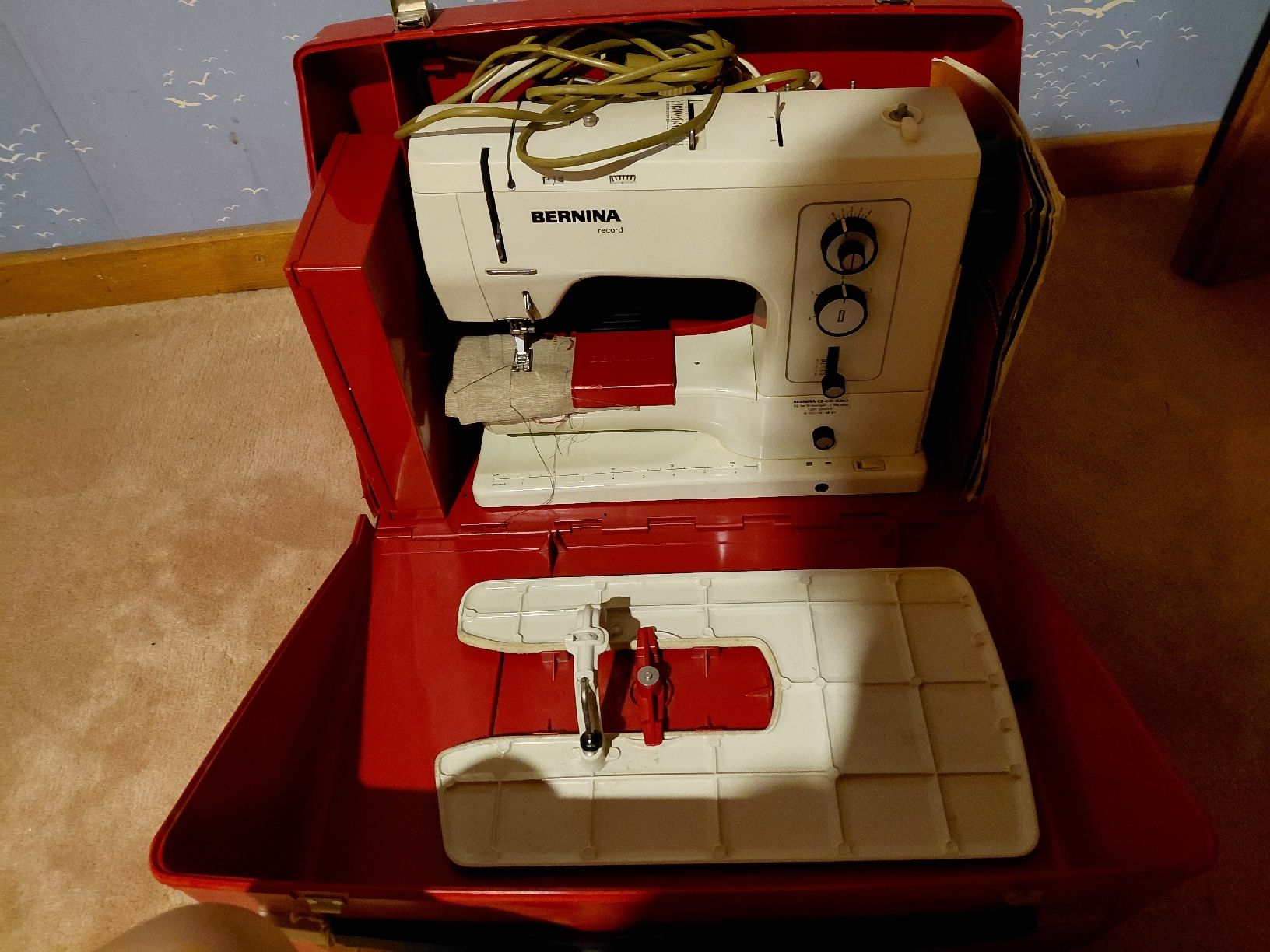 Bernina Macchine da cucire: Machine à coudre Bernina 830 Record avec accessoires complet – Usato da Meyrin venduto da sophie29