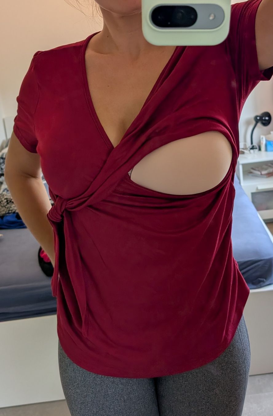 Shein Top: Shein Burgundy Maternity Wrap Top, Size M – Usato da Würenlos venduto da Pearl_sHobbyCrochet 4