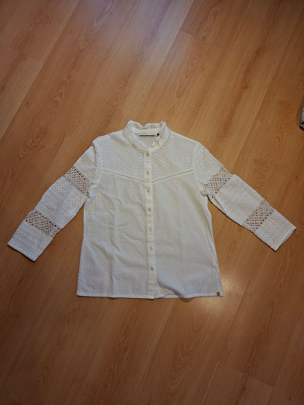 IKKS Chemisiers: Chemise blanche IKKS, taille M – D'occasion à Épalinges par lola_vp_99