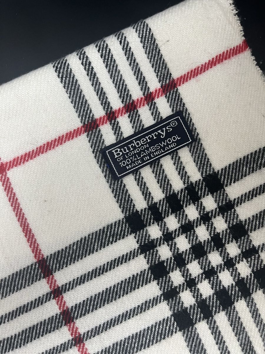 Burberry Foulard & Sciarpe: Écharpe Burberry blanc laine  – Nuovo (secondo la descrizione) da Les Avanchets venduto da lunedeneige.shop 1