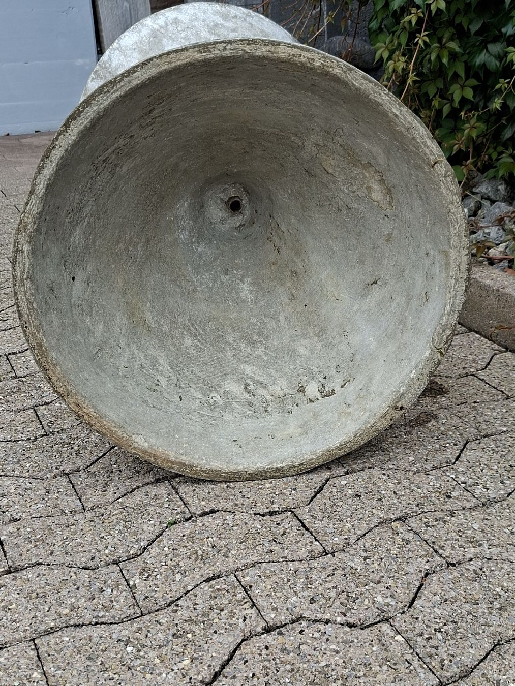 Eternit Vasi per fiori: Willy Guhl Eternitt Blumenspindel  – Usato da Ganterschwil venduto da HeidiuPeter 5