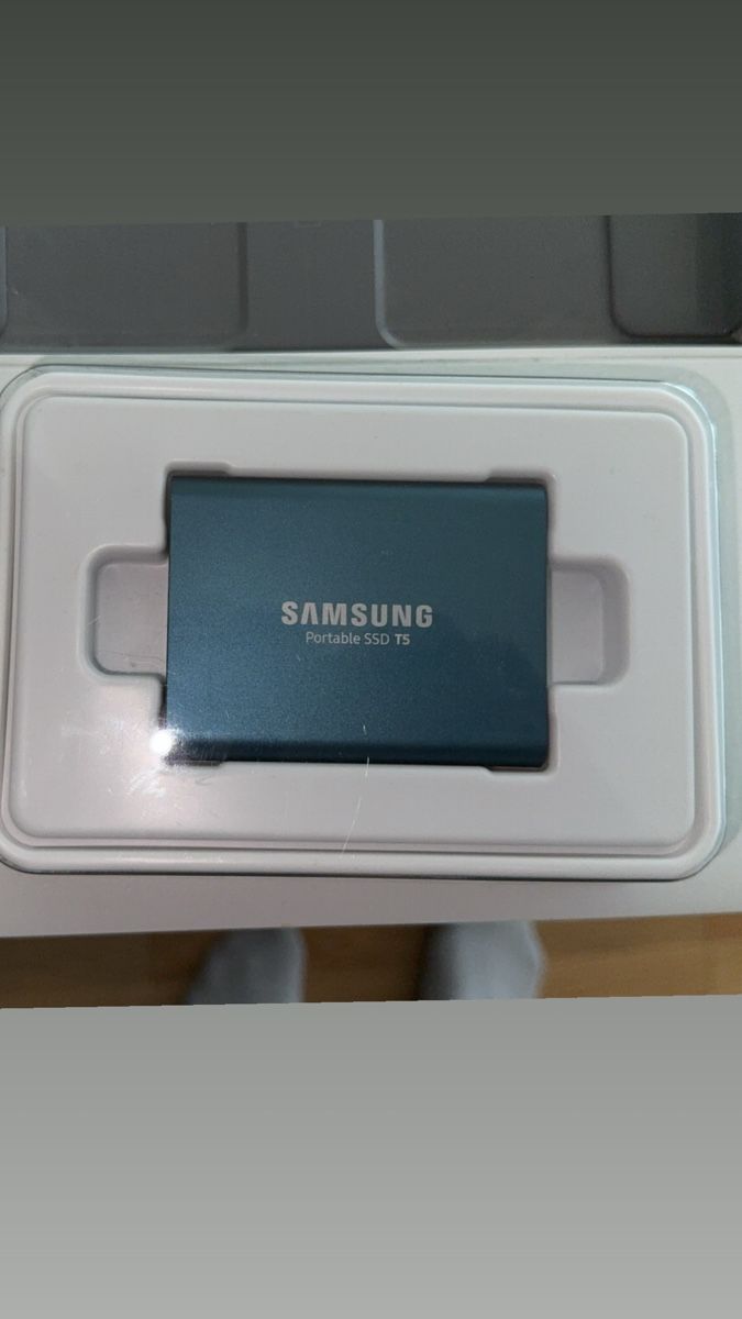 Samsung Dischi rigidi: Samsung SSD T5 - 500 GB – Nuovo (secondo la descrizione) da Zürich venduto da iha_x8qc