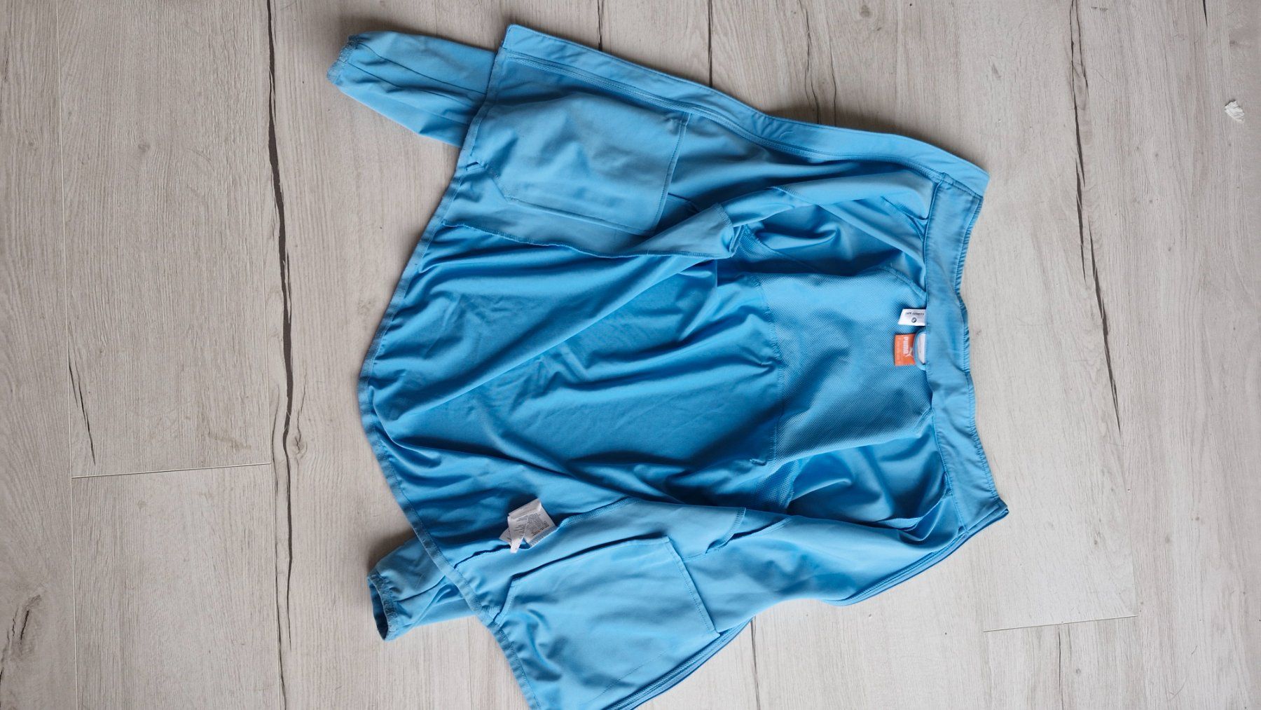 Puma Jacken: Puma BMW Atlethics Softshell Jacke in hellblau dünnn – Gebraucht aus Wyssachen von Soenne 4