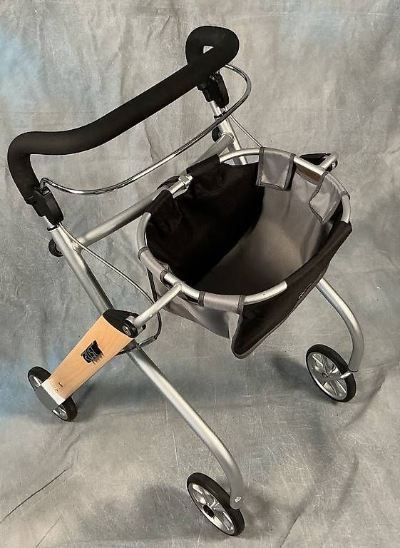 Ausili per la deambulazione: Trust Care Lets Go Indoor Rollator mit Tablett & Tasche – Usato da Pfeffingen venduto da Tackiboy 3
