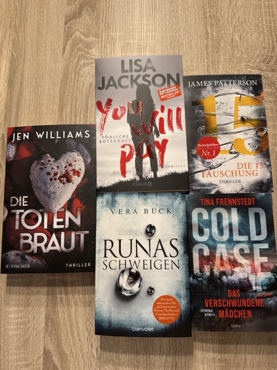 Livres: Bücherpaket Thriller ✨ – D'occasion à Liestal par Jessivanaxx_