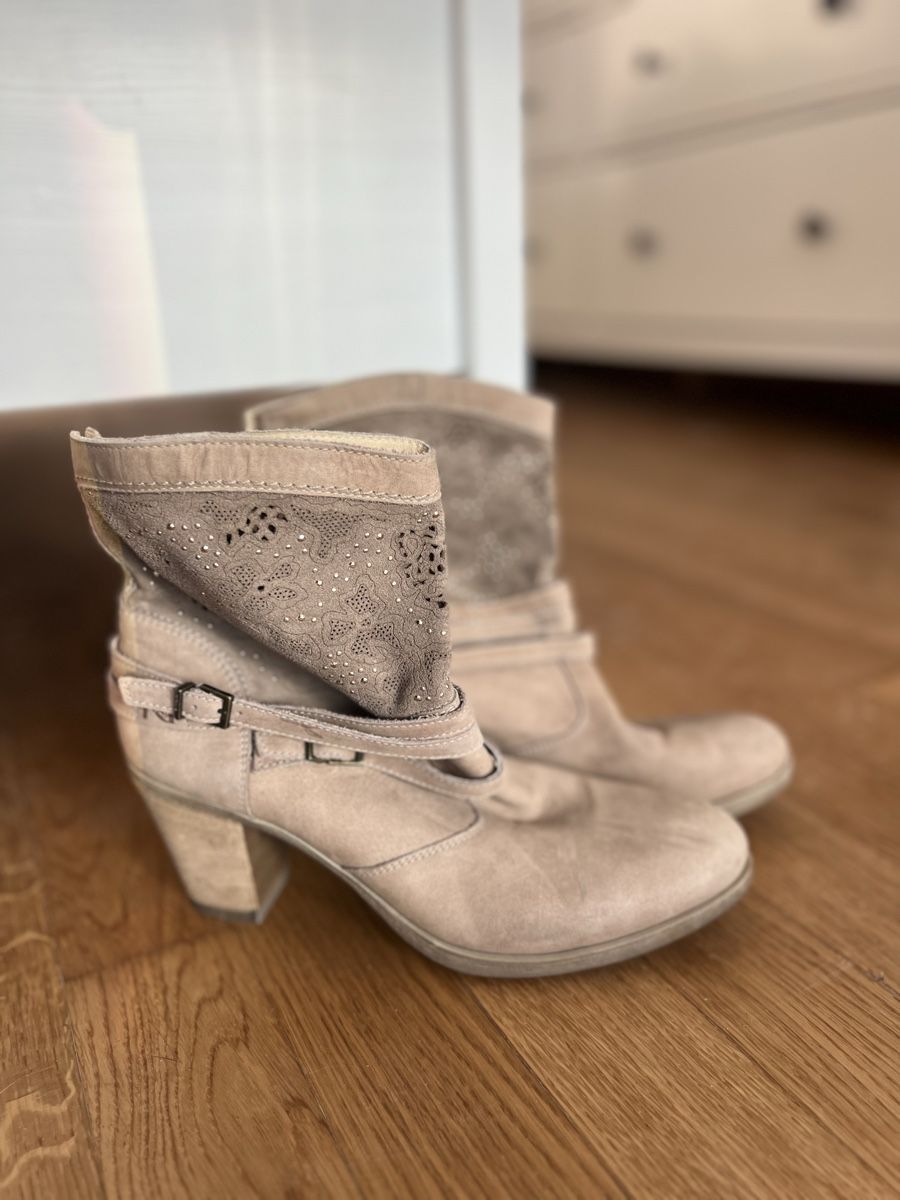 Scarpe da donna: Stiefeletten Stivaletti Ankle Boots Nero Giardini – Usato da Pregassona venduto da kat_zh5d