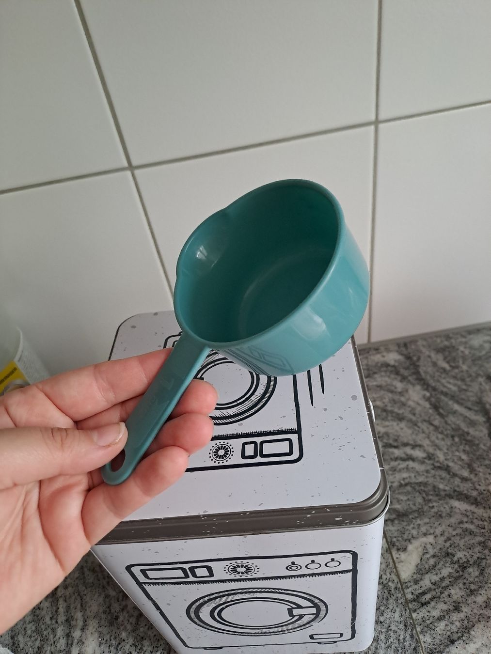Contenitori & Simili: Waschmittelbox Metall mit Messlöfffel – Usato da Rickenbach LU venduto da bishiida 3