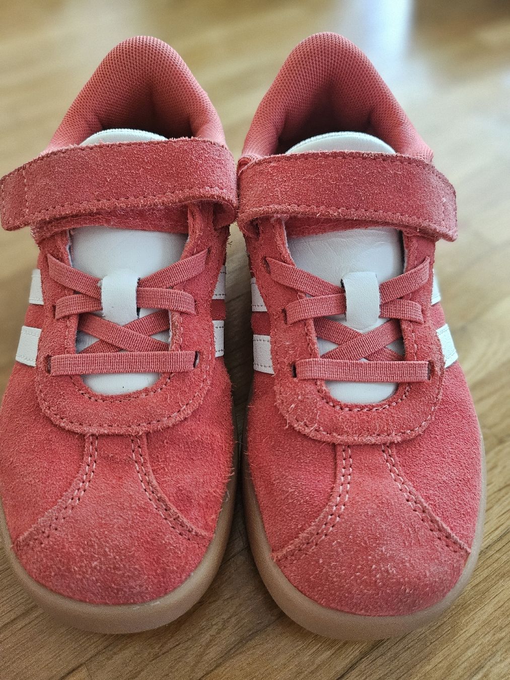 Adidas Herrenschuhe: NEUE Adidas Kinder Turn- oder Hallenschuhe Gr. 30.5 Coralrot – Neu und originalverpackt aus Rapperswil SG von dslemer 4