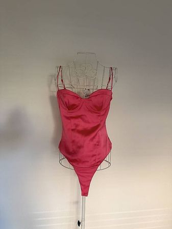 💖 Satinierter pinker Body / Corsagen-Style  NEU ✨